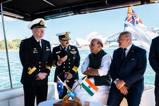 RAN Commodore Heath Robertson, Indian Navy Vice Admiral Sanjay Vatsayan, Indian Defence Minister Shri Rajnath Singh and Australian Assistant Minister for Defence Peter Khalil in Sydney.